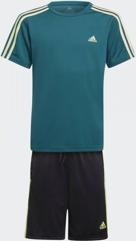 adidas Performance T shirt & short ADIDAS DESIGNED 2 MOVE AND SHORTS SET