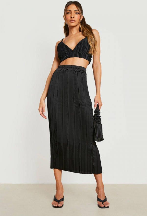 boohoo Geplooide Satijnen Midaxi Rok, Black