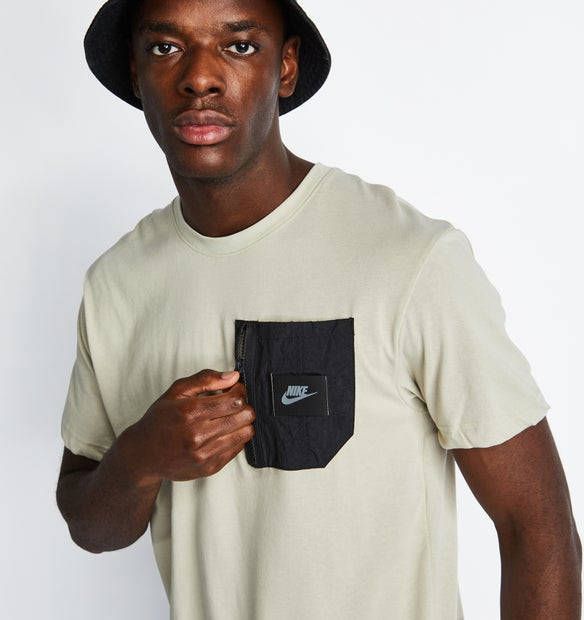 Nike Sportswear Utility Shortsleeve Heren T Shirts Beige 59% Katoen, 41% Polyester