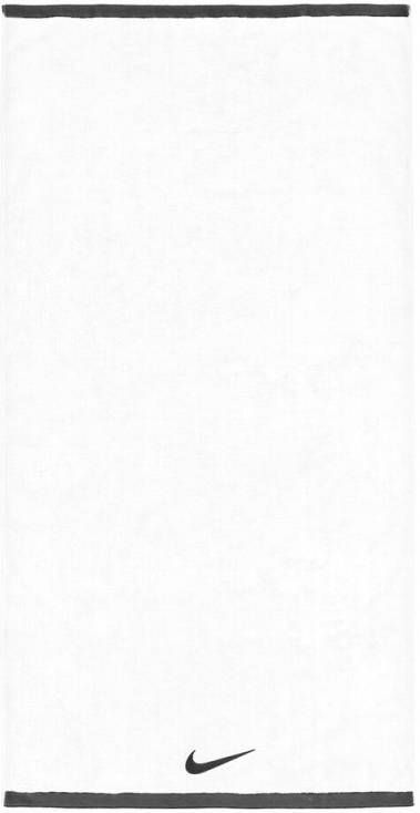 Nike Fundamental Handdoek Large Wit Zwart